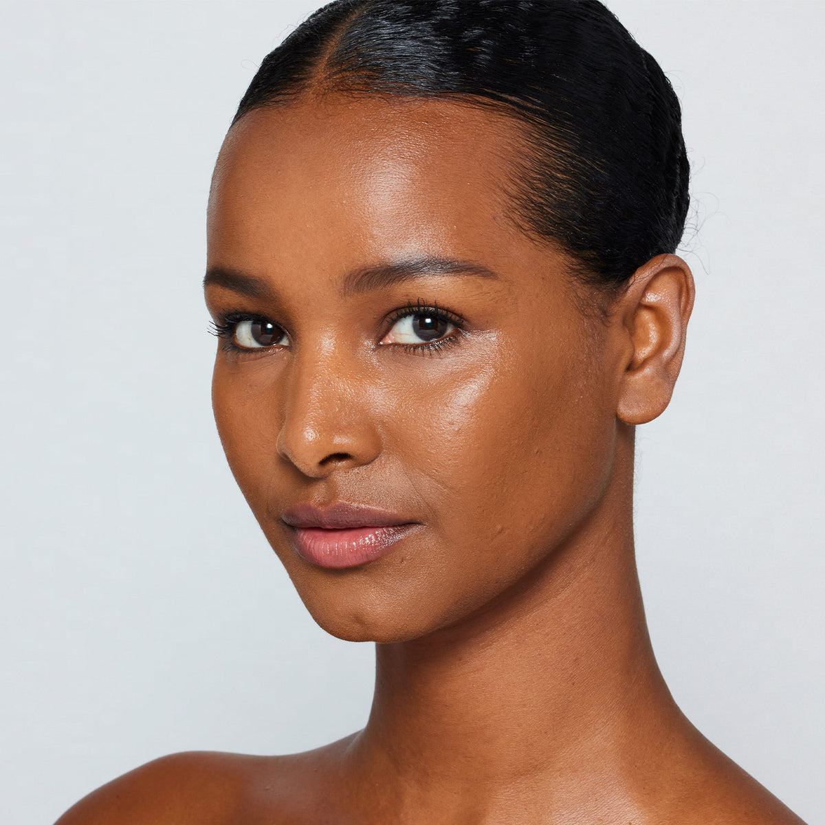 jane iredale - Skintuition SPF 30 Radiance-Boosting Liquid Foundation - 64 Dark - Flüssige Foundation - jane iredale Mineral Make-up - Care Concept Onlineshop - Vertrieb für Premium Wirkstoffkosmetik