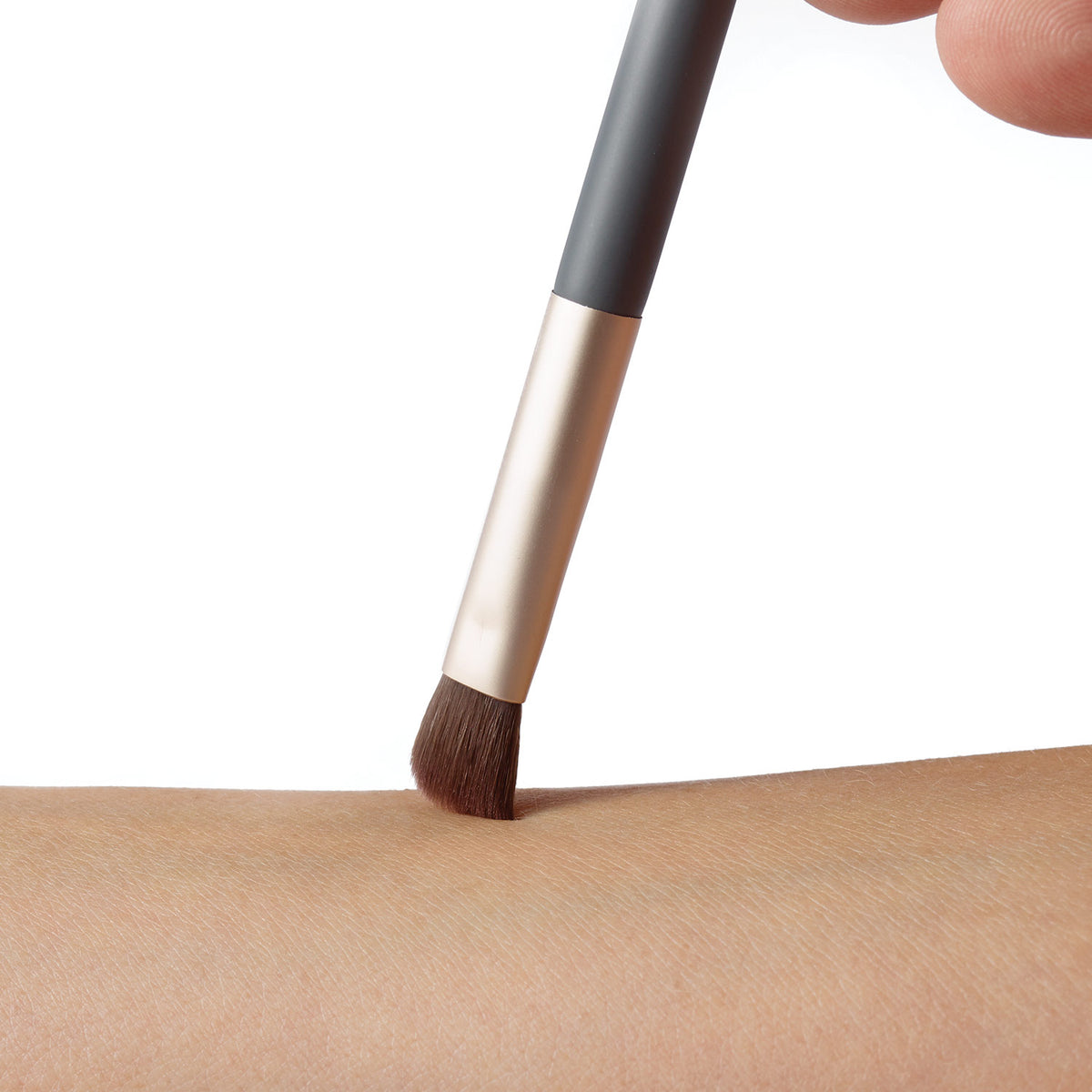 jane iredale - Flat Eye Brush - Mehrzweckpinsel - jane iredale Mineral Make-up - Care Concept Onlineshop - Vertrieb für Premium Wirkstoffkosmetik