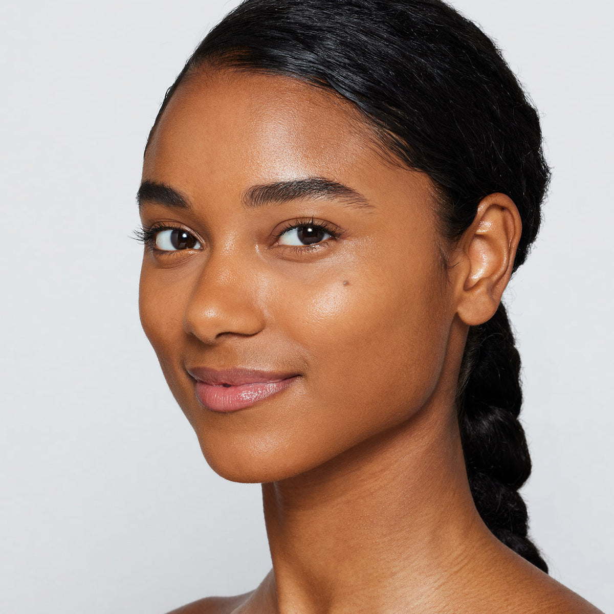jane iredale - Skintuition SPF 30 Radiance-Boosting Liquid Foundation - 60 Dark - Flüssige Foundation - jane iredale Mineral Make-up - Care Concept Onlineshop - Vertrieb für Premium Wirkstoffkosmetik