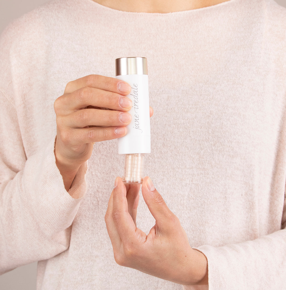 Care Concept Onlineshop - jane iredale - Refillable Brush - Refill einsetzen