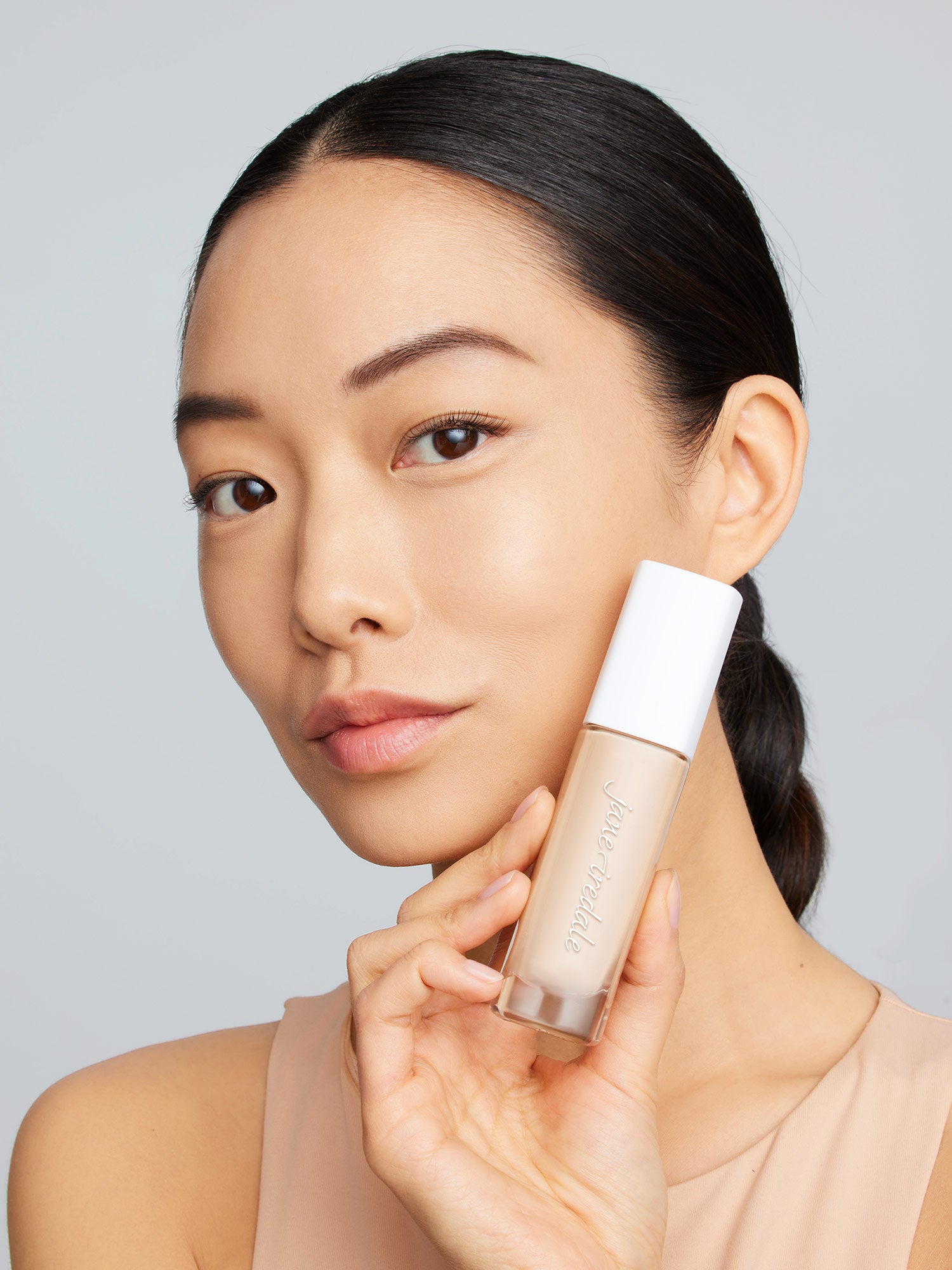 Care Concept Onlineshop - jane iredale - Skintuition SPF 30 Radiance-Boosting Liquid Foundation Model