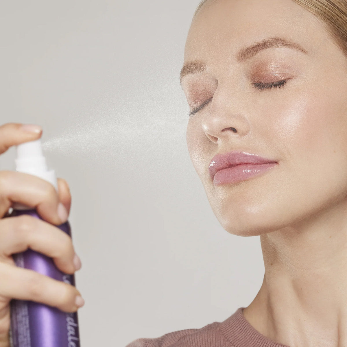 jane iredale - Calming Lavender Hydration Spray - Feuchtigkeitsspray - jane iredale Mineral Make-up - Care Concept Onlineshop - Vertrieb für Premium Wirkstoffkosmetik