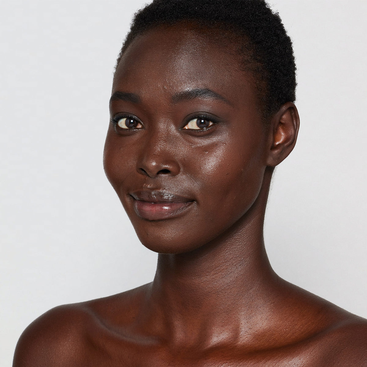 jane iredale - Skintuition SPF 30 Radiance-Boosting Liquid Foundation - 84 Deeper - Flüssige Foundation - jane iredale Mineral Make-up - Care Concept Onlineshop - Vertrieb für Premium Wirkstoffkosmetik